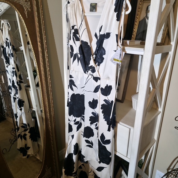 Black and White Floral Dress - Picture 2 of 9